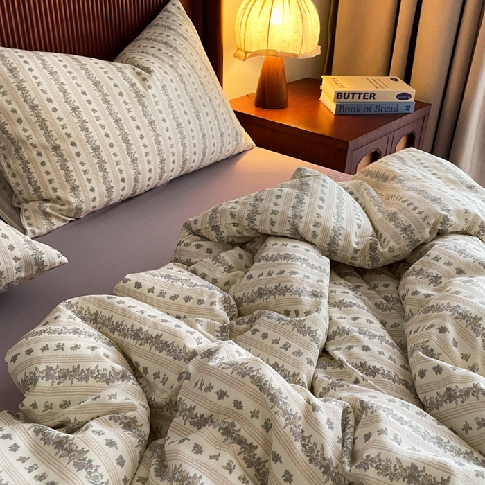 91家纺网 家纺一手货源 找家纺 一比一家纺 2025新款全棉母婴级抗菌有氧全棉双层纱亲肤全棉小清新印花三件套四件套 再见六丁目