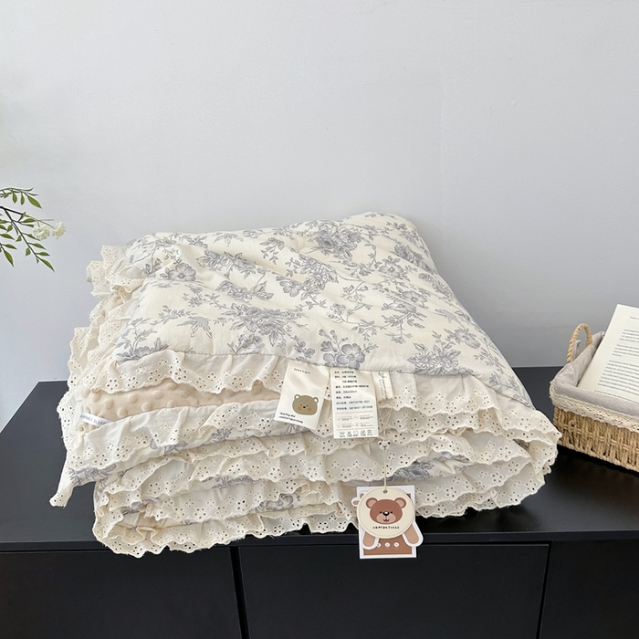 91家纺网 家纺一手货源 找家纺 佰织鑫家居 2024新款全棉法式花边懒人豆豆被 赫本