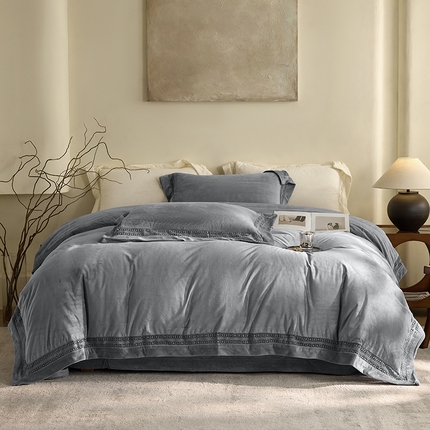 91家纺网 家纺一手货源 找家纺 （总）淼铭家纺 2025新款A类婴肤绒轻奢镂空工艺四件套-爵系列