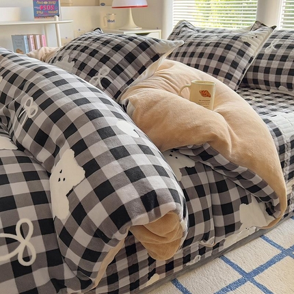 91家纺网 家纺一手货源 找家纺 （总）美梦家纺 2024新款牛奶绒简单款夹棉床盖四件套