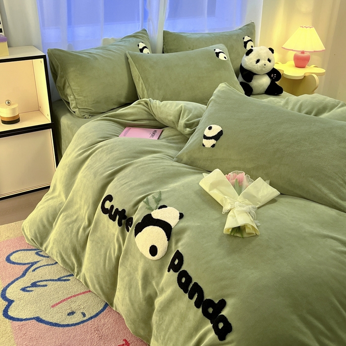91家纺网 家纺一手货源 找家纺 葡萄家 2024新款卡通牛奶绒毛巾绣可爱熊猫保暖四件套提供买家秀 萌宝牛奶绒-绿