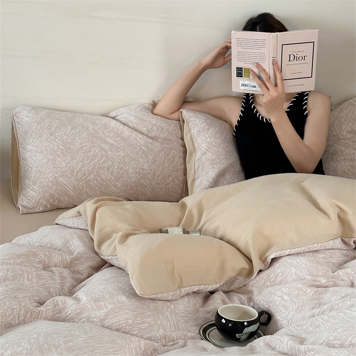 91家纺网 家纺一手货源 找家纺 梦享生活家居 2024新款色织三层提花墨尔本系列四件套 墨尔本卡其