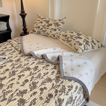 91家纺网 家纺一手货源 找家纺 （总）美梦家纺 2024新款牛奶绒简单款夹棉床盖四件套