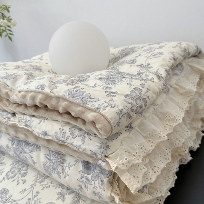 91家纺网 家纺一手货源 找家纺 佰织鑫家居 2024新款全棉法式花边懒人豆豆被 赫本
