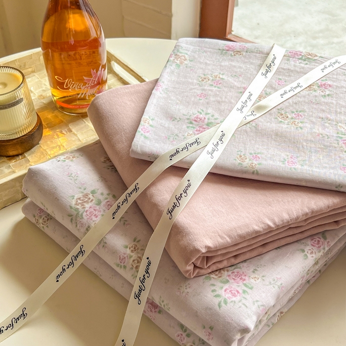 91家纺网 家纺一手货源 找家纺 一比一家纺 2026新款全棉母婴级抗菌有氧全棉双层纱亲肤全棉小清新印花三件套四件套 半岛红茶