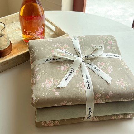 91家纺网 家纺一手货源 找家纺 一比一家纺 2025新款全棉母婴级抗菌有氧全棉双层纱亲肤全棉小清新印花三件套四件套 曼城旧事