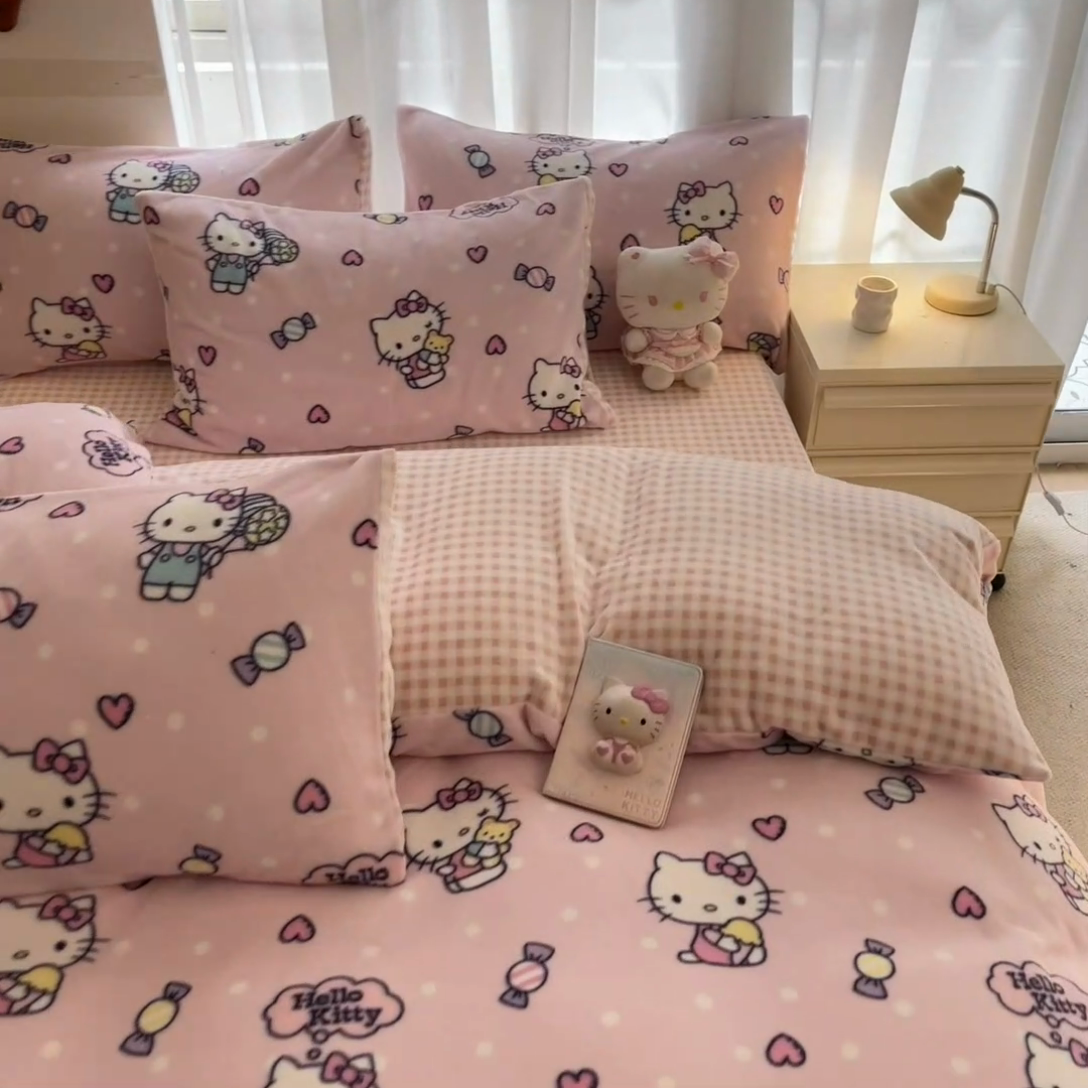 91家纺网 家纺一手货源 找家纺 星座家纺 2025新款三丽鸥小版牛奶绒四件套 蝴蝶结KT猫粉