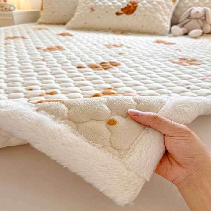 91家纺网 家纺一手货源 找家纺 慕尚家纺 2025牛奶绒床盖床褥被套三件套四件套 床垫-奇妙猫