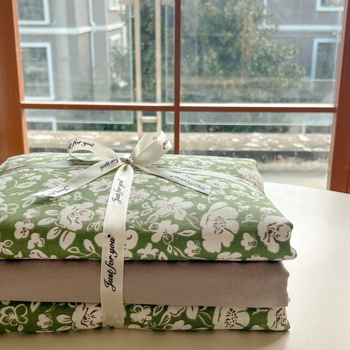 91家纺网 家纺一手货源 找家纺 一比一家纺 2025新款全棉母婴级抗菌有氧全棉双层纱亲肤全棉小清新印花三件套四件套 木槿花-绿