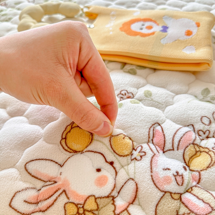 91家纺网 家纺一手货源 找家纺 慕尚家纺 2025牛奶绒床盖床褥被套三件套四件套 床垫-花园兔