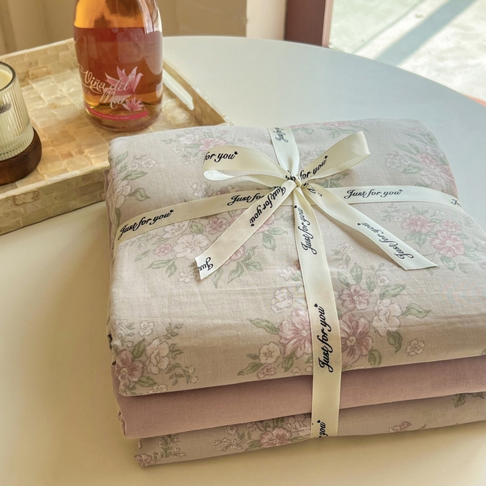 91家纺网 家纺一手货源 找家纺 一比一家纺 2025新款全棉母婴级抗菌有氧全棉双层纱亲肤全棉小清新印花三件套四件套 莱茵茶桂