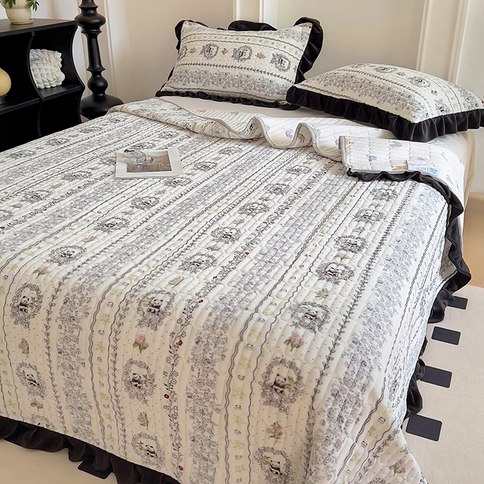 91家纺网 家纺一手货源 找家纺 美梦家纺 2024新款牛奶绒花边款夹棉床盖三件套 花边-漫生活