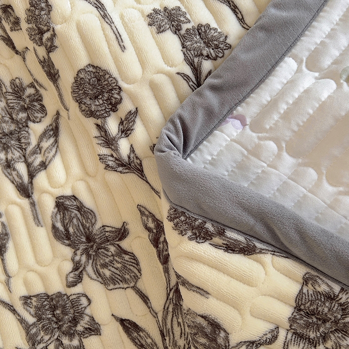 91家纺网 家纺一手货源 找家纺 美梦家纺 2024新款牛奶绒简单款夹棉床盖四件套 艾瑞灰