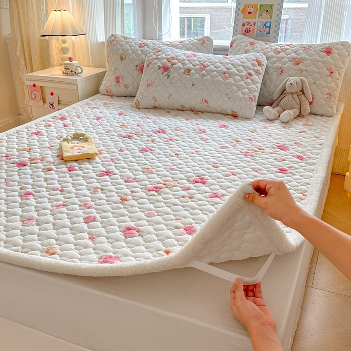 91家纺网 家纺一手货源 找家纺 慕尚家纺 2025牛奶绒床盖床褥被套三件套四件套 床垫-甜美冬日