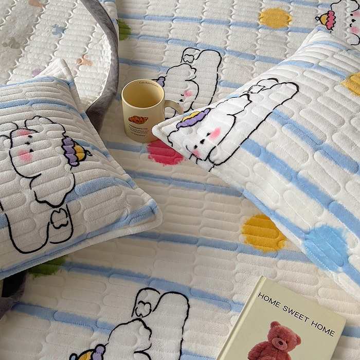 91家纺网 家纺一手货源 找家纺 美梦家纺 2024新款牛奶绒简单款夹棉床盖四件套 乖乖狗