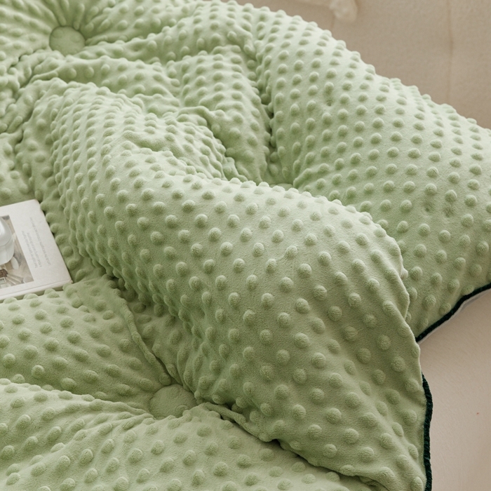 91家纺网 家纺一手货源 找家纺 凉百百 2024新款豆豆绒被芯系列 绿