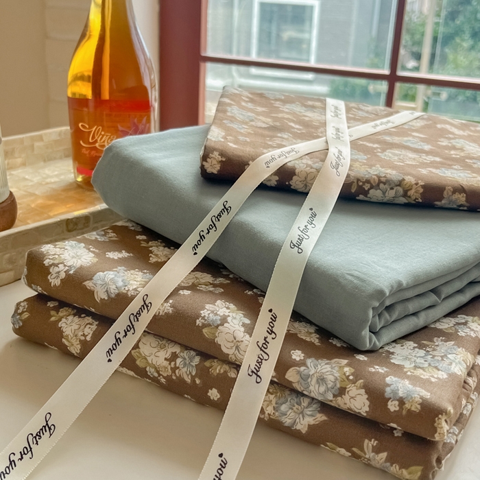 91家纺网 家纺一手货源 找家纺 一比一家纺 2026新款全棉母婴级抗菌有氧全棉双层纱亲肤全棉小清新印花三件套四件套 海盐拿铁