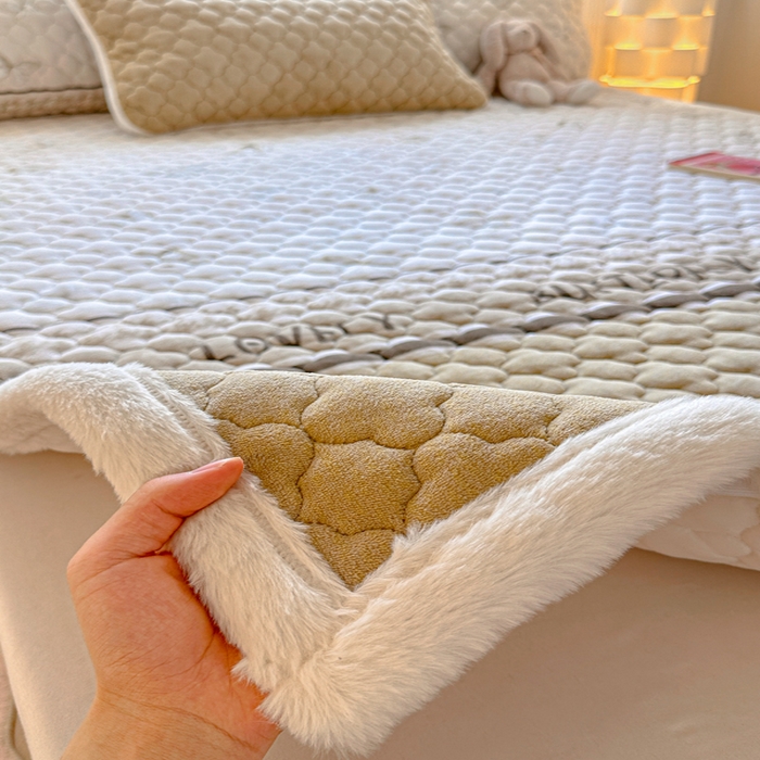 91家纺网 家纺一手货源 找家纺 慕尚家纺 2025牛奶绒床盖床褥被套三件套四件套 床垫-梦蝶