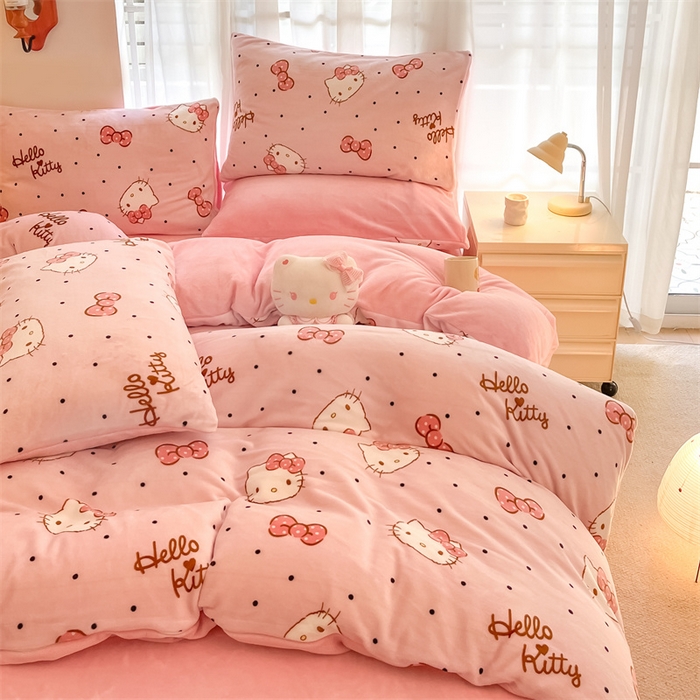 91家纺网 家纺一手货源 找家纺 星座家纺 2025新款三丽鸥小版牛奶绒四件套 蝴蝶结KT猫粉