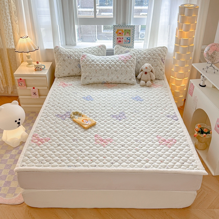 91家纺网 家纺一手货源 找家纺 慕尚家纺 2025牛奶绒床盖床褥被套三件套四件套 床垫-蝴蝶花