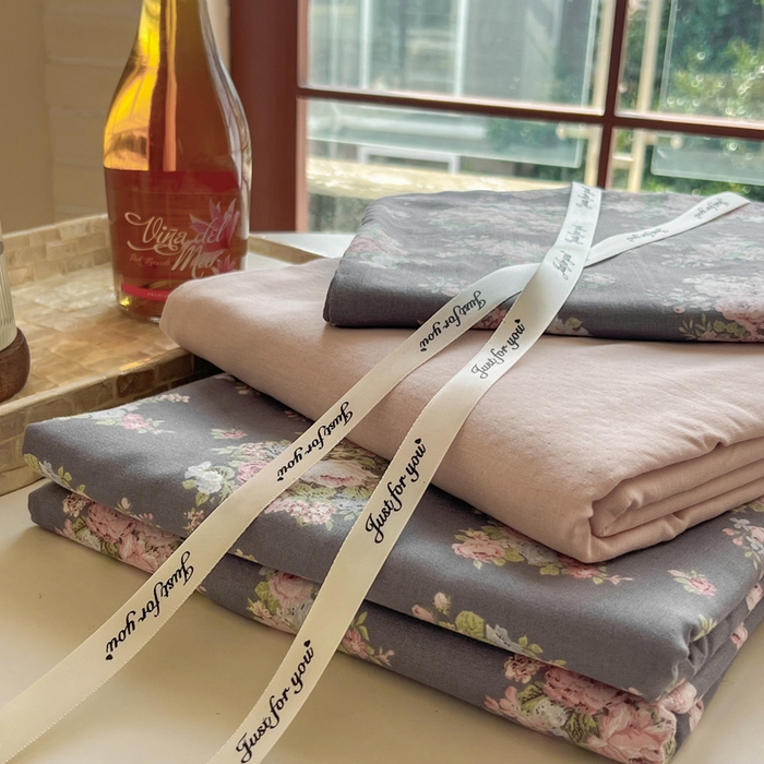 91家纺网 家纺一手货源 找家纺 一比一家纺 2025新款全棉母婴级抗菌有氧全棉双层纱亲肤全棉小清新印花三件套四件套 爱玲说