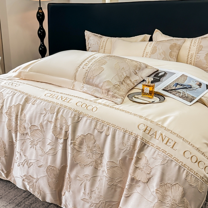 91家纺网 家纺一手货源 找家纺 宅家居 2024新款轻奢拼接亲肤精梳棉磨毛浮雕刺绣四件套-珍妮花房 珍妮花房-香槟金