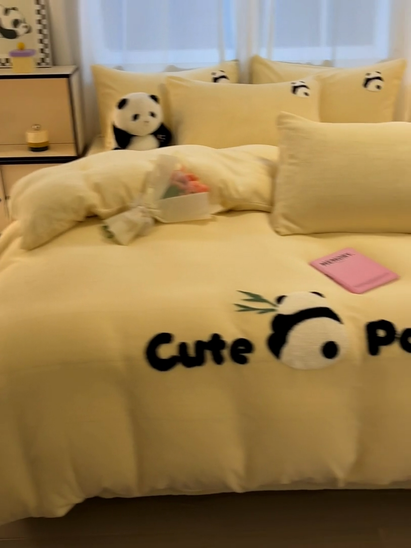 91家纺网 家纺一手货源 找家纺 葡萄家 2024新款卡通牛奶绒毛巾绣可爱熊猫保暖四件套提供买家秀 萌宝牛奶绒-黄