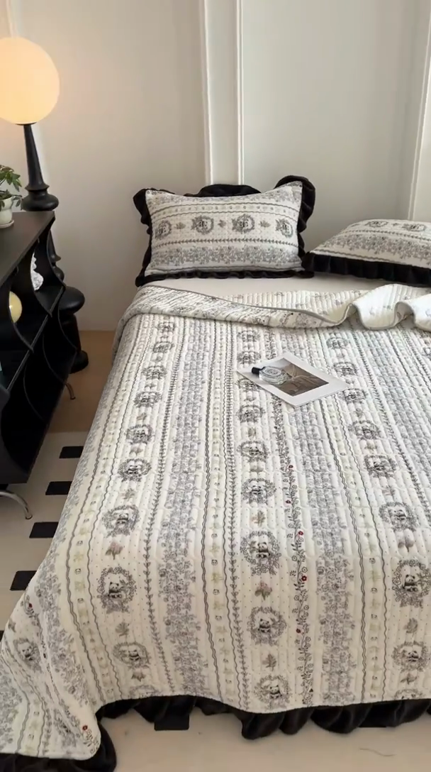 91家纺网 家纺一手货源 找家纺 美梦家纺 2024新款牛奶绒花边款夹棉床盖三件套 花边-漫生活