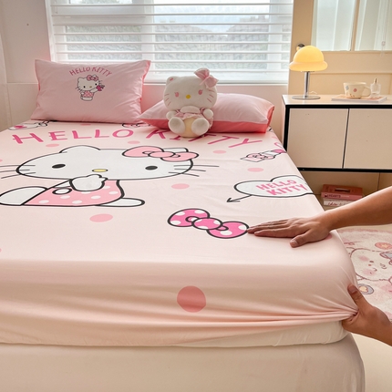 91家纺网 家纺一手货源 找家纺 孩子王家纺 2025新款三丽鸥太空人全棉卡通床笠单件床罩床垫保护罩全包床单被套 时尚KT