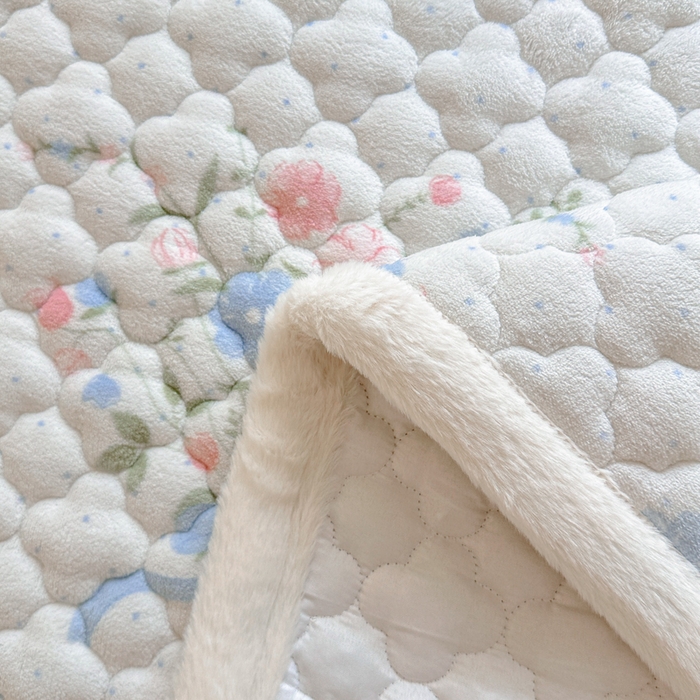 91家纺网 家纺一手货源 找家纺 慕尚家纺 2025牛奶绒床盖床褥被套三件套四件套 床垫-鲜花小兔