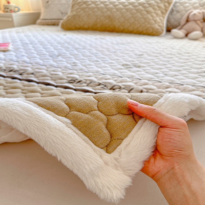 91家纺网 家纺一手货源 找家纺 慕尚家纺 2025牛奶绒床盖床褥被套三件套四件套 床垫-梦蝶