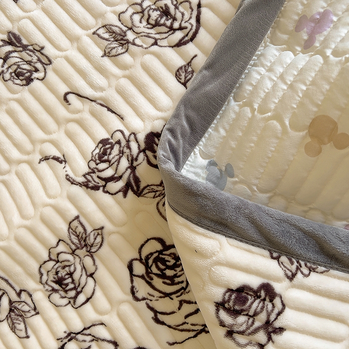 91家纺网 家纺一手货源 找家纺 美梦家纺 2024新款牛奶绒简单款夹棉床盖三件套 米雅