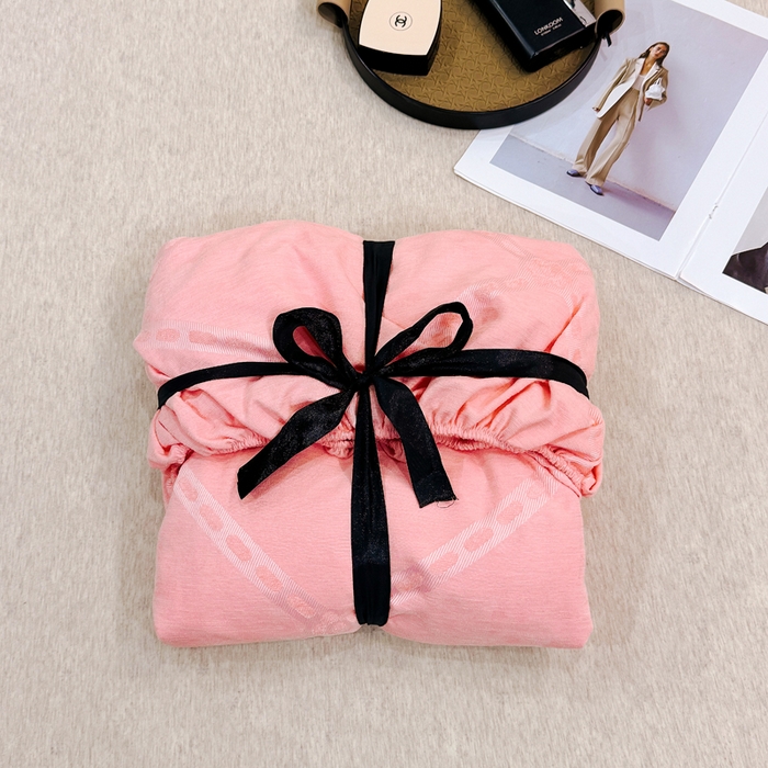 91家纺网 家纺一手货源 找家纺 太阳树家纺 2025新款A类雪尼尔提花绒床笠 安东尼-粉