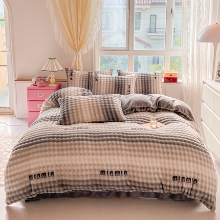 91家纺网 家纺一手货源 找家纺 （总）斯卡诺家纺 2025新款小清新加厚高克重牛奶绒泡泡四件套网红直播爆款