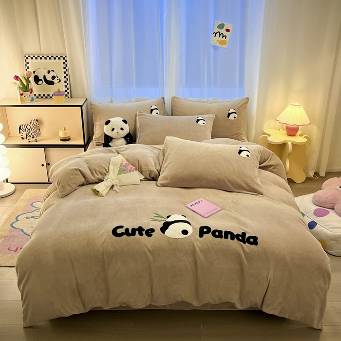 91家纺网 家纺一手货源 找家纺 葡萄家 2024新款卡通牛奶绒毛巾绣可爱熊猫保暖四件套提供买家秀 萌宝牛奶绒-咖