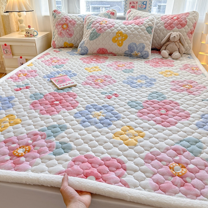 91家纺网 家纺一手货源 找家纺 慕尚家纺 2025牛奶绒床盖床褥被套三件套四件套 床垫-菲娜