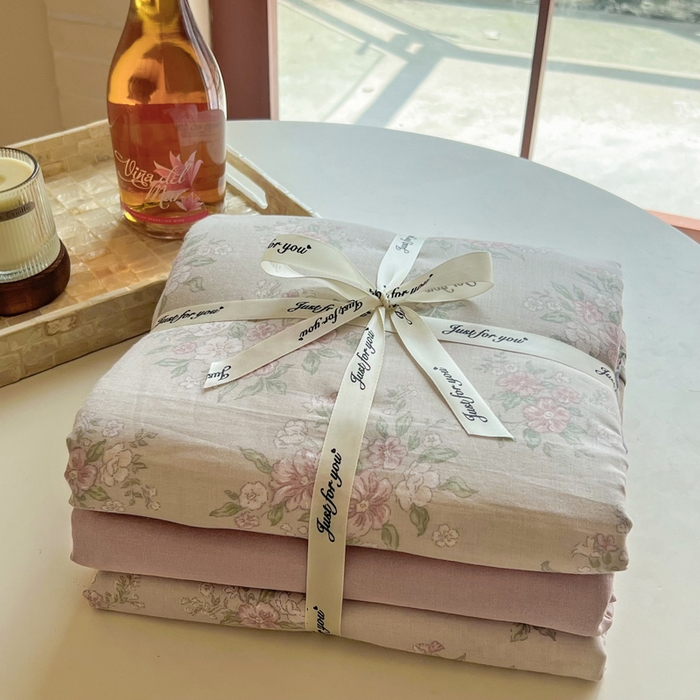 91家纺网 家纺一手货源 找家纺 一比一家纺 2025新款全棉母婴级抗菌有氧全棉双层纱亲肤全棉小清新印花三件套四件套 莱茵茶桂