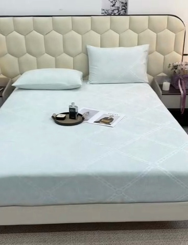 91家纺网 家纺一手货源 找家纺 太阳树家纺 2025新款A类雪尼尔提花绒床笠 一叶倾新绿