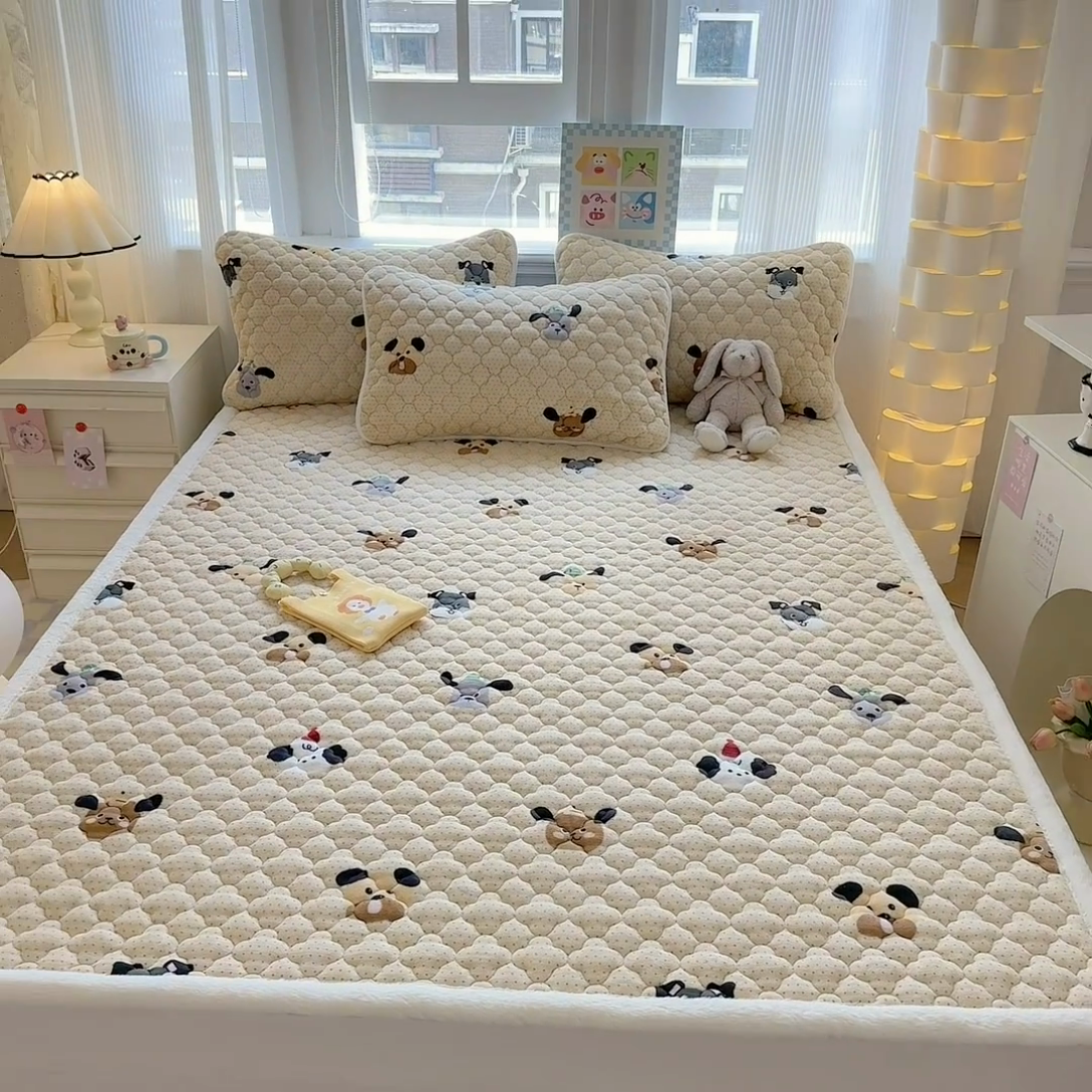 91家纺网 家纺一手货源 找家纺 慕尚家纺 2025牛奶绒床盖床褥被套三件套四件套 床垫-开心狗