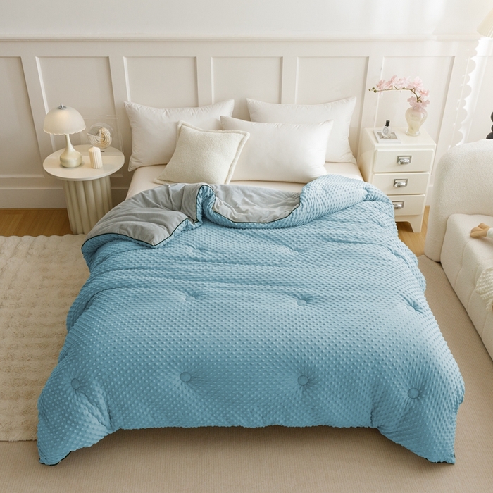 91家纺网 家纺一手货源 找家纺 凉百百 2024新款豆豆绒被芯系列 浅蓝