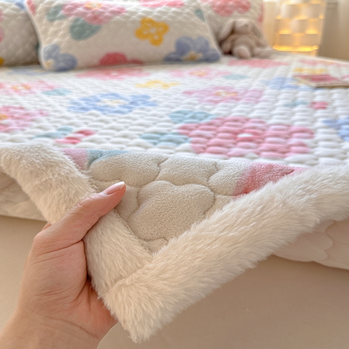 91家纺网 家纺一手货源 找家纺 慕尚家纺 2025牛奶绒床盖床褥被套三件套四件套 床垫-菲娜