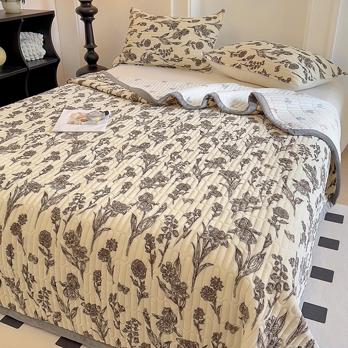 91家纺网 家纺一手货源 找家纺 美梦家纺 2024新款牛奶绒简单款夹棉床盖三件套 艾瑞灰