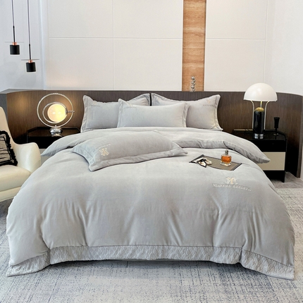 91家纺网 家纺一手货源 找家纺 星尚家纺 2024新款全消光A类230g牛奶绒四件套-维也纳 高级灰