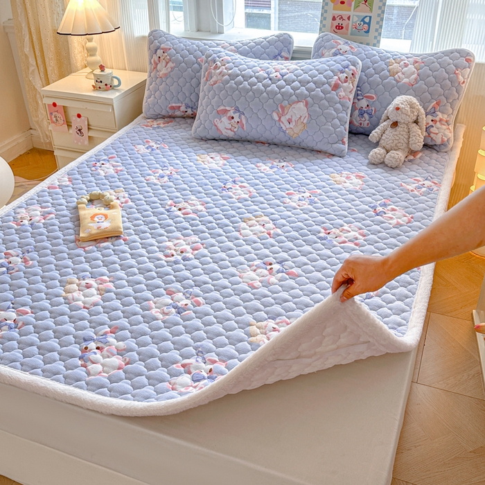 91家纺网 家纺一手货源 找家纺 慕尚家纺 2025牛奶绒床盖床褥被套三件套四件套 床垫-醒醒兔