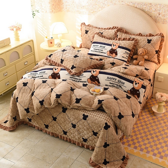 91家纺网 家纺一手货源 找家纺 美达家纺 2025新款牛奶绒印花床盖系列四件套 小熊维尼