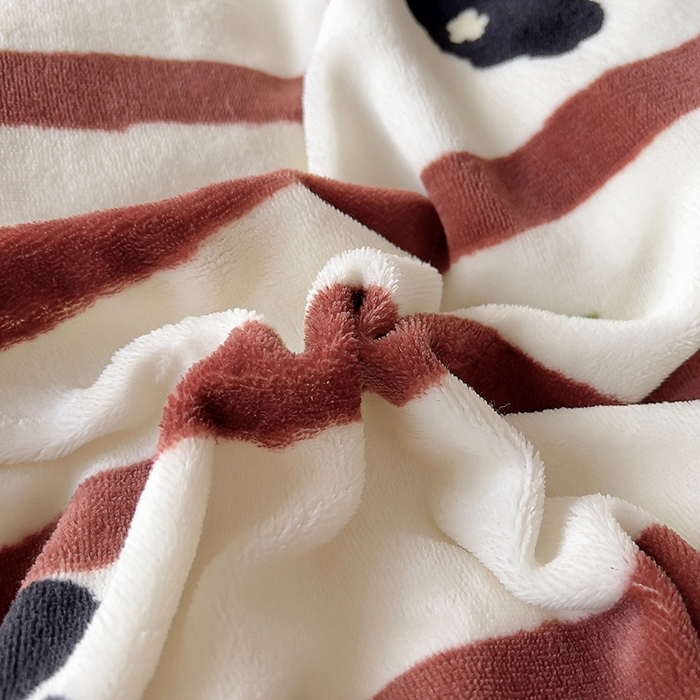 91家纺网 家纺一手货源 找家纺 美梦家纺 2024新款牛奶绒简单款夹棉床盖四件套 哈基米红