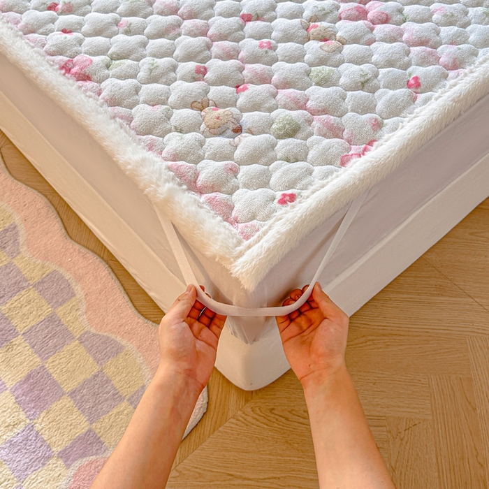 91家纺网 家纺一手货源 找家纺 慕尚家纺 2025牛奶绒床盖床褥被套三件套四件套 床垫-蝴蝶小兔