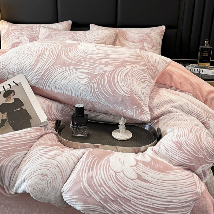 91家纺网 家纺一手货源 找家纺 玉海棠家纺 2024新款5D立体雕花绒四件套 祥云豆沙