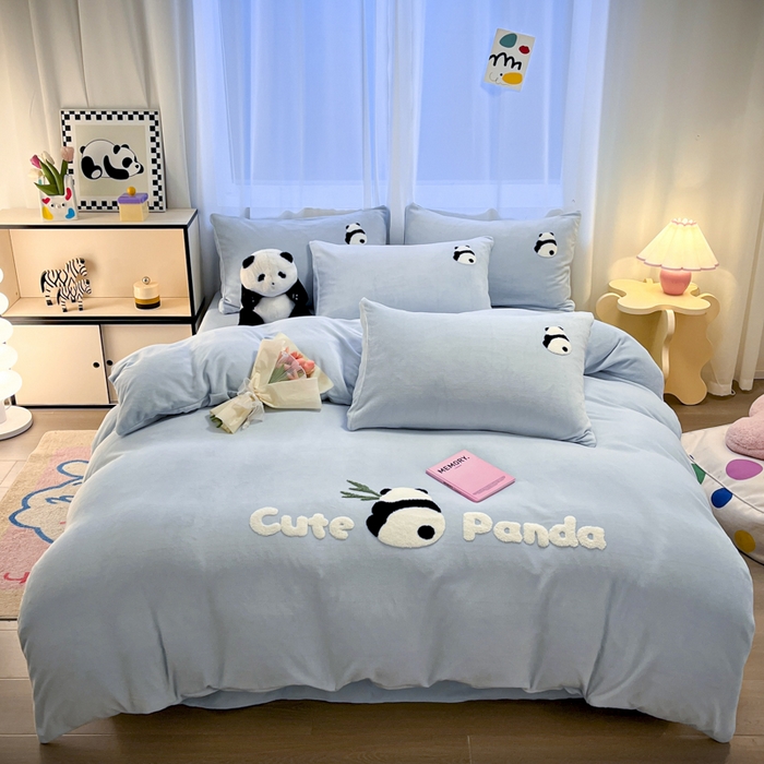 91家纺网 家纺一手货源 找家纺 葡萄家 2024新款卡通牛奶绒毛巾绣可爱熊猫保暖四件套提供买家秀 萌宝牛奶绒-蓝