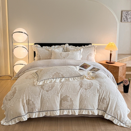 91家纺网 家纺一手货源 找家纺 （总）博纳家纺 2024新款牛奶绒灼色烂花花边款吊边床单四件套-北欧金典